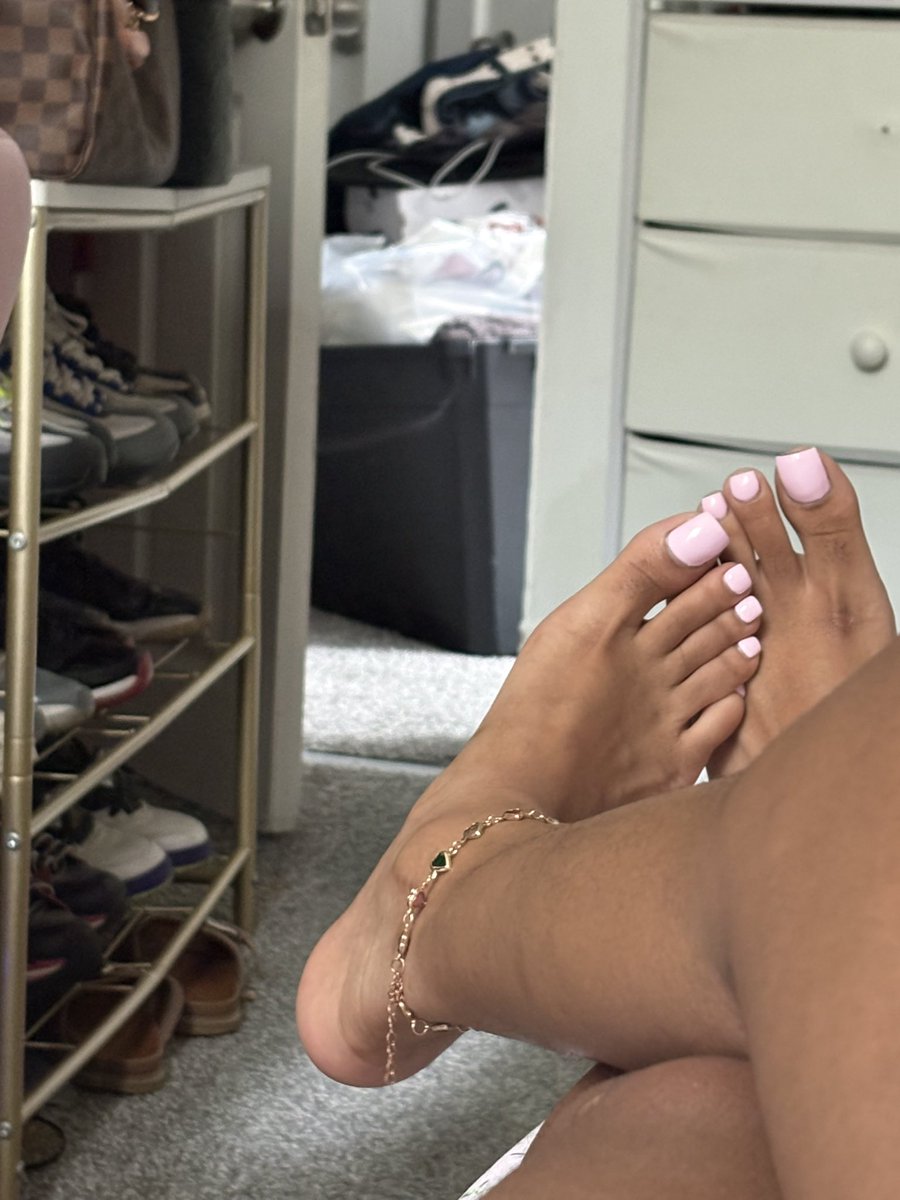 cutesolesntoes's tweet photo. just stopping by 😘 https://t.co/R6vSevJ7hn