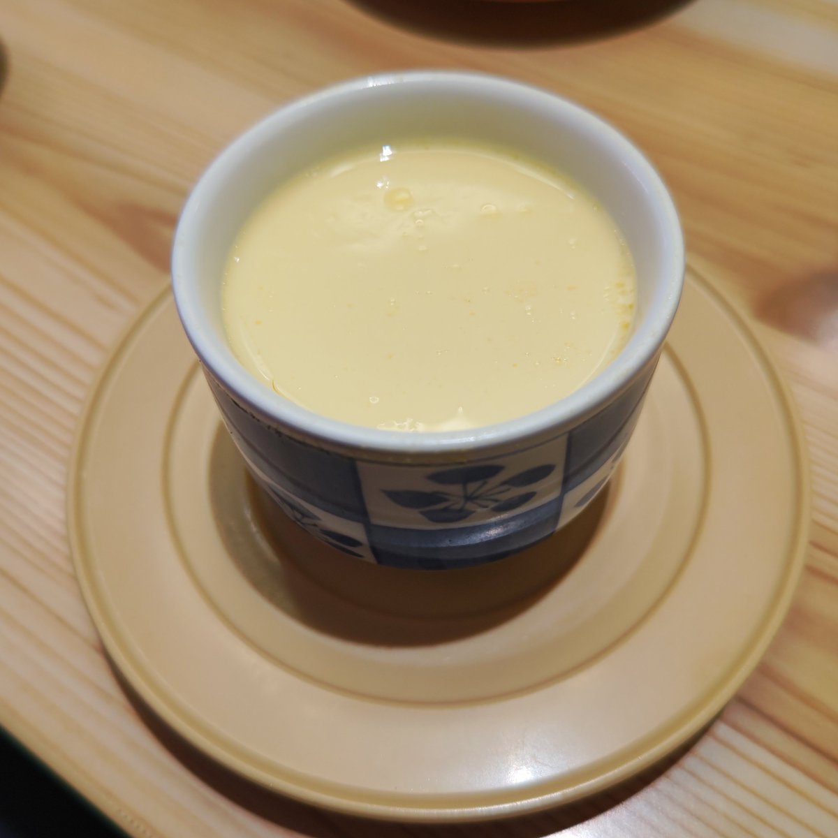 nog12451's tweet photo. 例え２日連続になったとしても
オーダーせずにはいられない
先日の晩飯は回転寿司最大手『＃スシロー』さん
本鮪中とろでジェットストリームアタックを仕掛けるぞ！
もぐ♪もぐ♪
おいしん♪
シーサラダ軍艦
茶碗蒸し
をオーダー
もぐ♪もぐ♪
おいしんだしん♪
次は…ムムッ!?ムムムッ!?
コレは…何？ https://t.co/IQ9okUB0Qs
