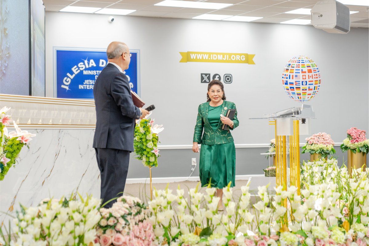 IDMJIoficial's tweet photo. Compartimos fotografías del Estudio Bíblico realizado por nuestra Hermana María Luisa Piraquive el 23 de agosto de 2026, en la Iglesia de Dios Ministerial de Jesucristo Internacional de Hialeah, Florida, Estados Unidos. https://t.co/pikA5JGFhs https://t.co/PQN8JCAR4f