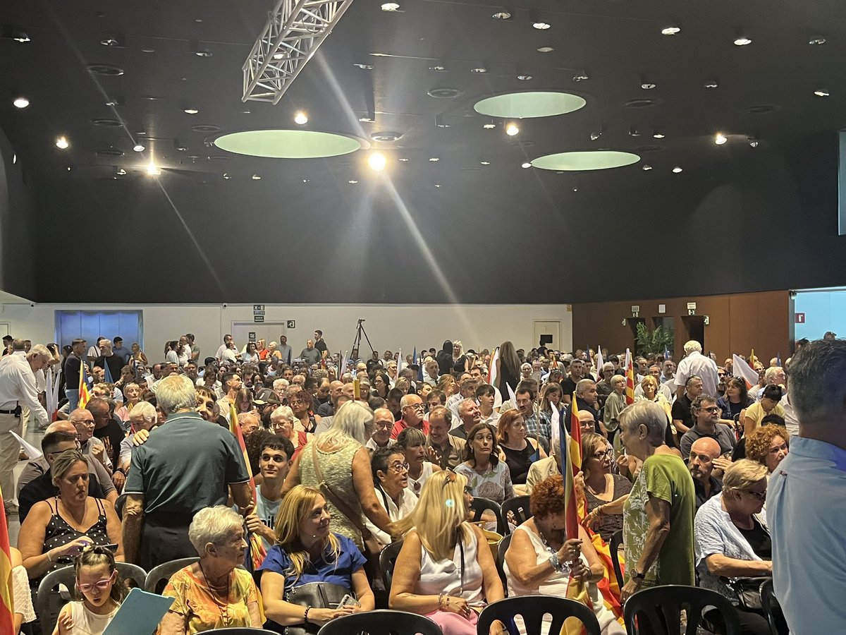 DanielrosellCat's tweet photo. Des de Lleida tenim clar que volem una Catalunya lliure, segura, occidental i catalana. 

Des de Lleida, salvarem Catalunya 💙 https://t.co/JoekGlMHdx