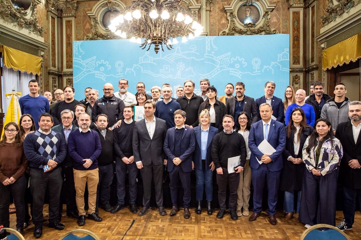 larroqueandres's tweet photo. Participamos del encuentro de organización que encabezó @Kicillofok junto a autoridades de la Iglesia, intendentes y el equipo de @BAProvincia de cara a la 52° Peregrinación a Luján, que este año se dará en vísperas de la visita del Papa León XIV.

Como en cada peregrinación, pondremos a disposición la logística necesaria para garantizar que esta fiesta de fe popular pueda llevarse a cabo en las mejores condiciones para nuestra comunidad.