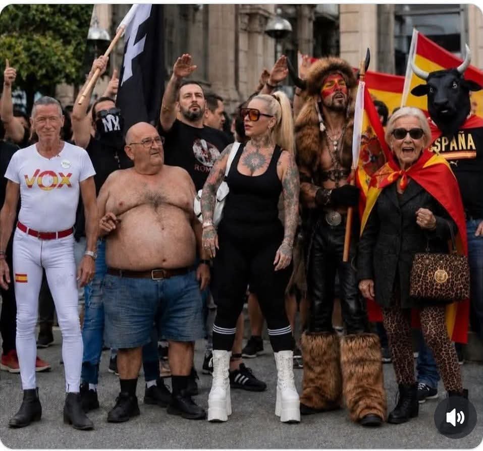 FernanVello's tweet photo. Esperpento valleinclanesco fascista en estado puro. Pensemos, actuemos, porque van "in crescendo".

https://t.co/mbGPmFFZF5