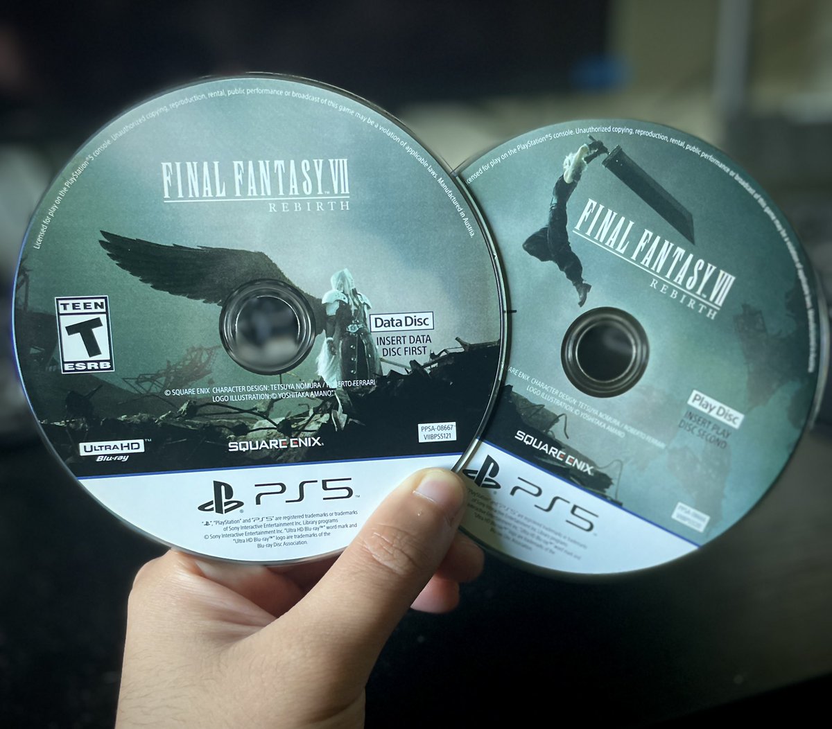 ActualAero's tweet photo. This is very disappointing to see 😔

From Remake and Rebirth coming with the entire games fully on 2 discs and playable without needing internet at all I was really hoping we'd be able to preserve the entire Final Fantasy VII remake trilogy physically but I guess not anymore 💔 https://t.co/73LTVbuC0W