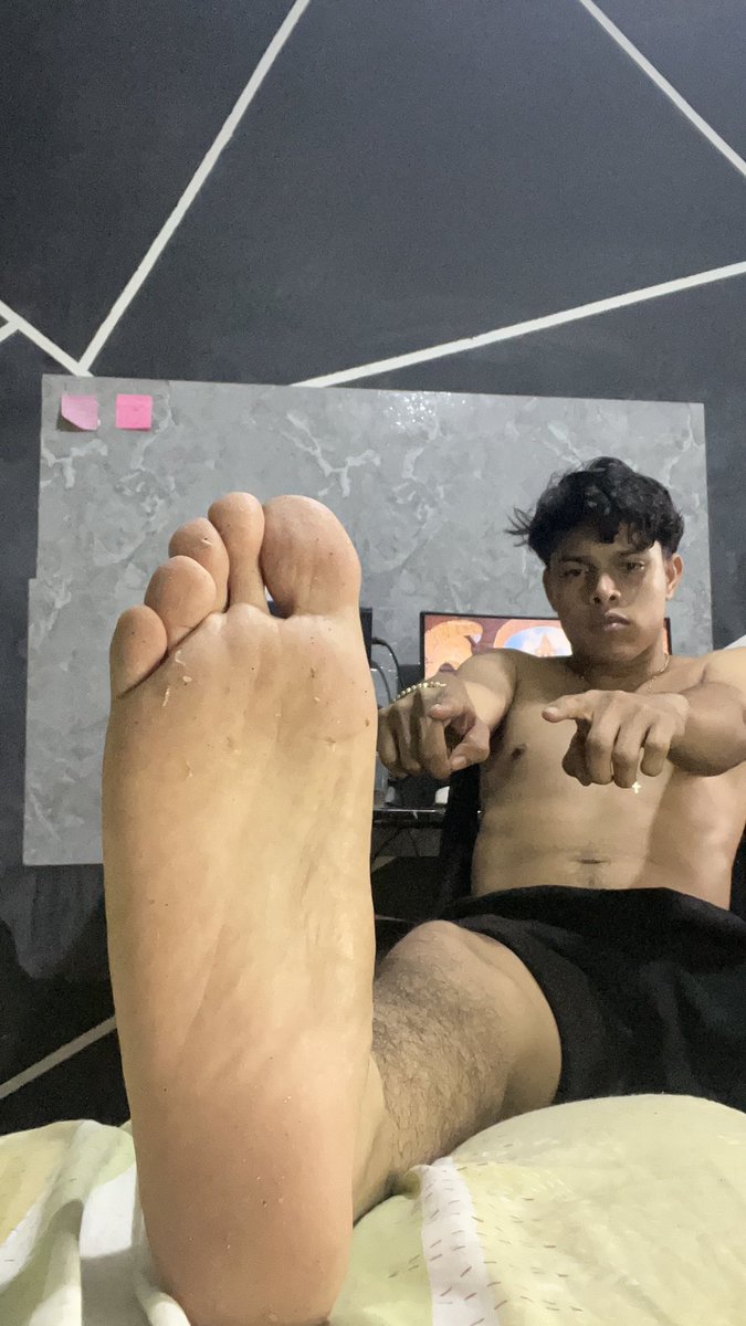 mastereduardoo's tweet photo. Stay on your knees on the floor, licking my soles 🏧🖕🏼👑💲 @HellGodsPro @MASTERS_PROMOS @MASTER_UPDATES @slave_here https://t.co/6QaGjODOEn