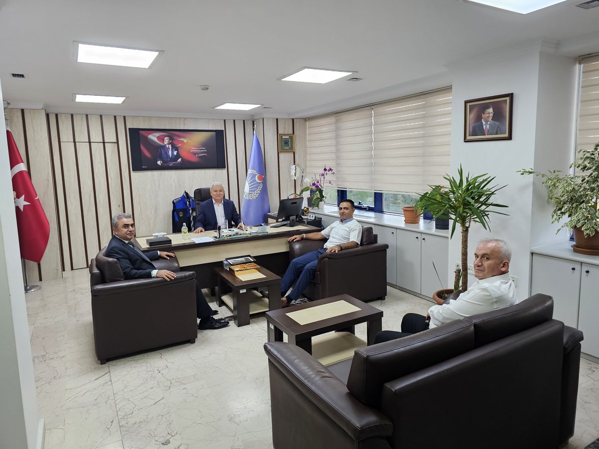 BBSANK1's tweet photo. Ankara 1 No’lu Şube Başkanımız Turan Uzun, Yönetim ekibi Nasuh BAYSAL, Zekeriya TÜYSÜZ ve Metin ERKOÇ ile birlikte, Zabıta Teşkilatımızın 200. Kuruluş Yıl dönümü dolayısıyla Altındağ ve Mamak Belediyesinde görev yapan zabıtalarımızı ziyaret ederek Zabıta Haftalarını kutladı. https://t.co/MGtGFlW5TD