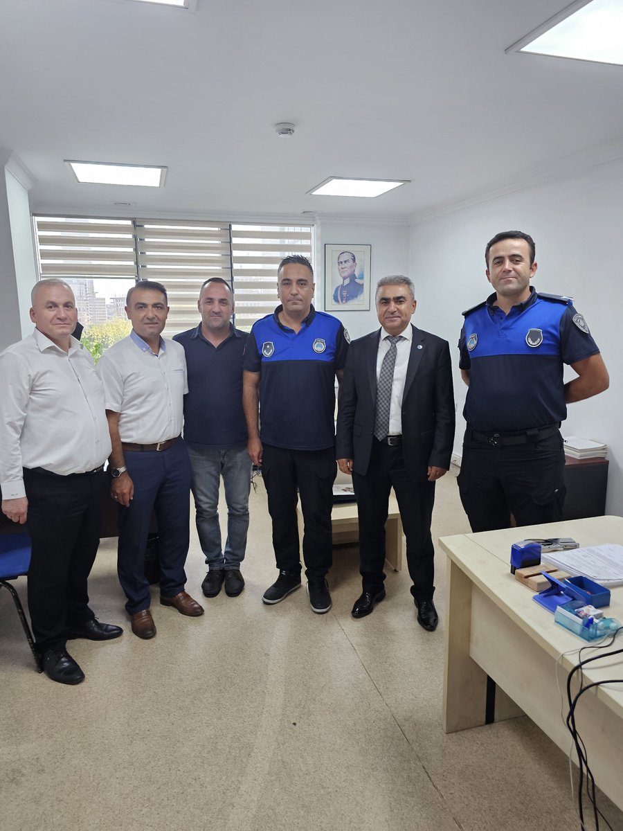BBSANK1's tweet photo. Ankara 1 No’lu Şube Başkanımız Turan Uzun, Yönetim ekibi Nasuh BAYSAL, Zekeriya TÜYSÜZ ve Metin ERKOÇ ile birlikte, Zabıta Teşkilatımızın 200. Kuruluş Yıl dönümü dolayısıyla Altındağ ve Mamak Belediyesinde görev yapan zabıtalarımızı ziyaret ederek Zabıta Haftalarını kutladı. https://t.co/MGtGFlW5TD