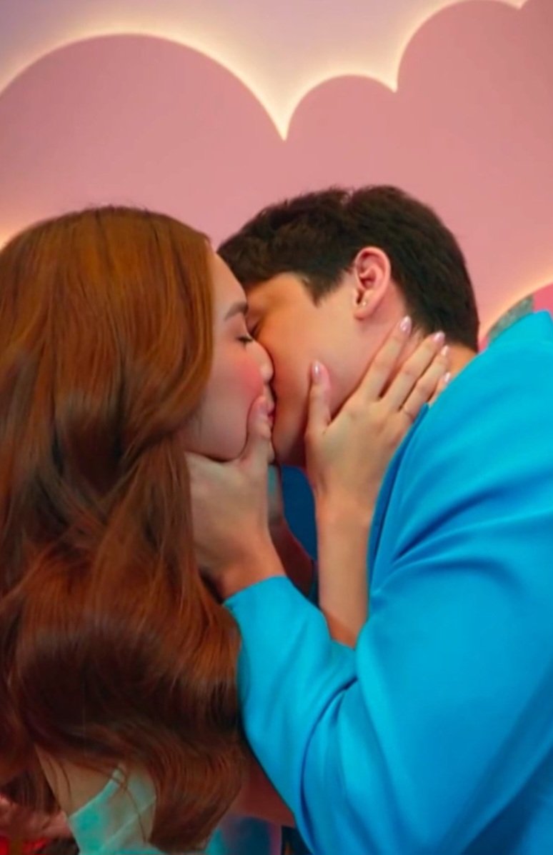 Caboodle143's tweet photo. Hala! Ano 'to? #FrancineDiaz at #SethFedelin nagkaroon ng lip action sa isang wedding!

FRANSETH ACTR NOW STREAMING

#ACakeToRemember 
#FranSeth
#iWant https://t.co/l3DWoGThmS