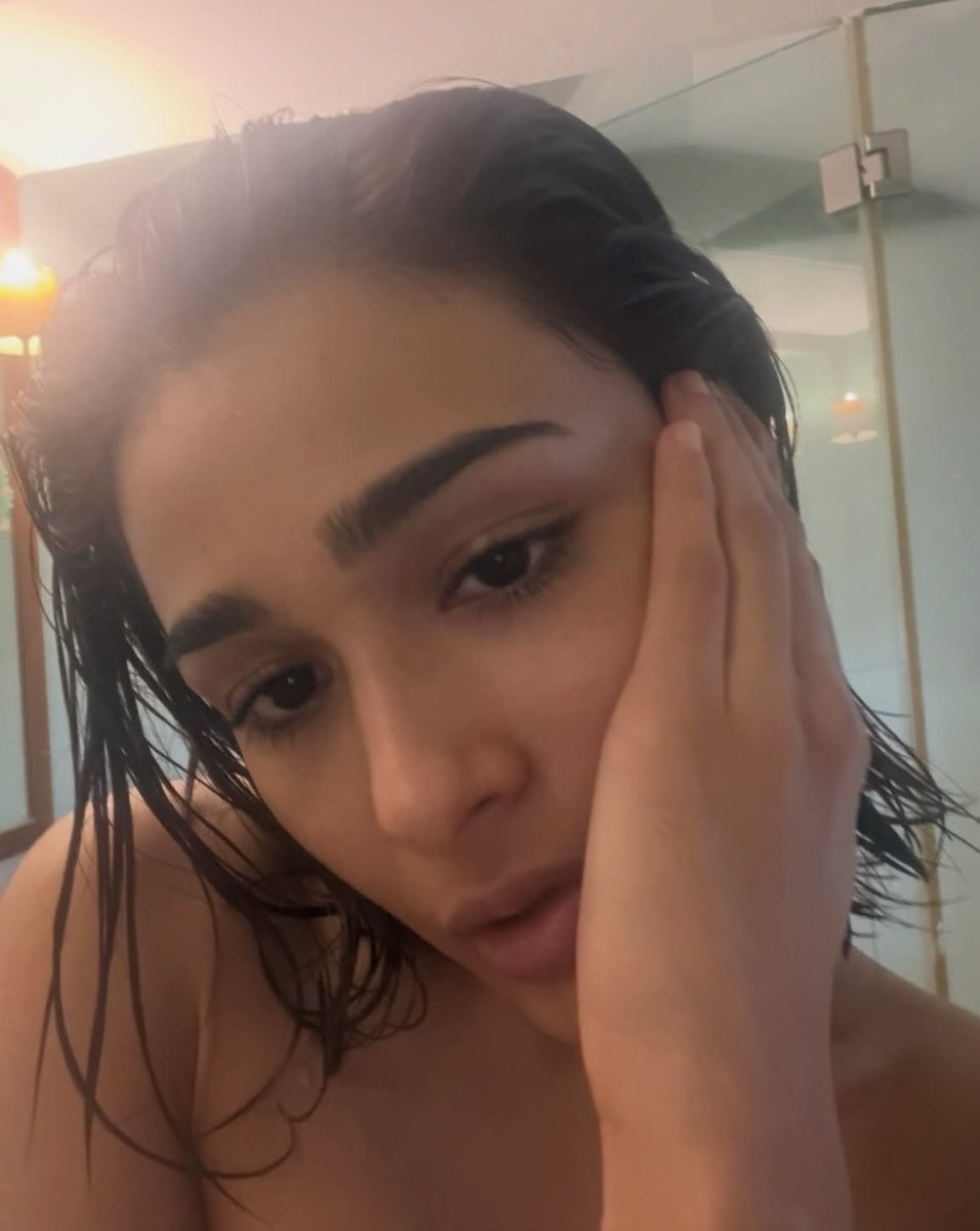 Chaitrax69's tweet photo. shalini on Fire 👀🔥
#ShaliniPandey #shalinipandeyofficial https://t.co/fKG60ipANG