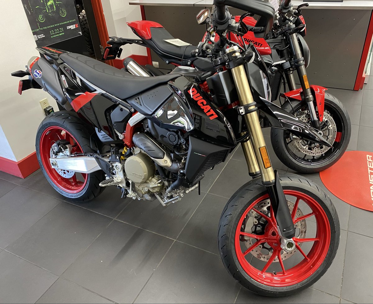 Moto_History's tweet photo. Ducati MX or Supercross has that quality look, fast & pretty. #ducati. #italianmotorcycles. #superbike. #dualsport. #fastbike. #specialtymodeld. #worldmotorcycles https://t.co/vFPaaPmr9m