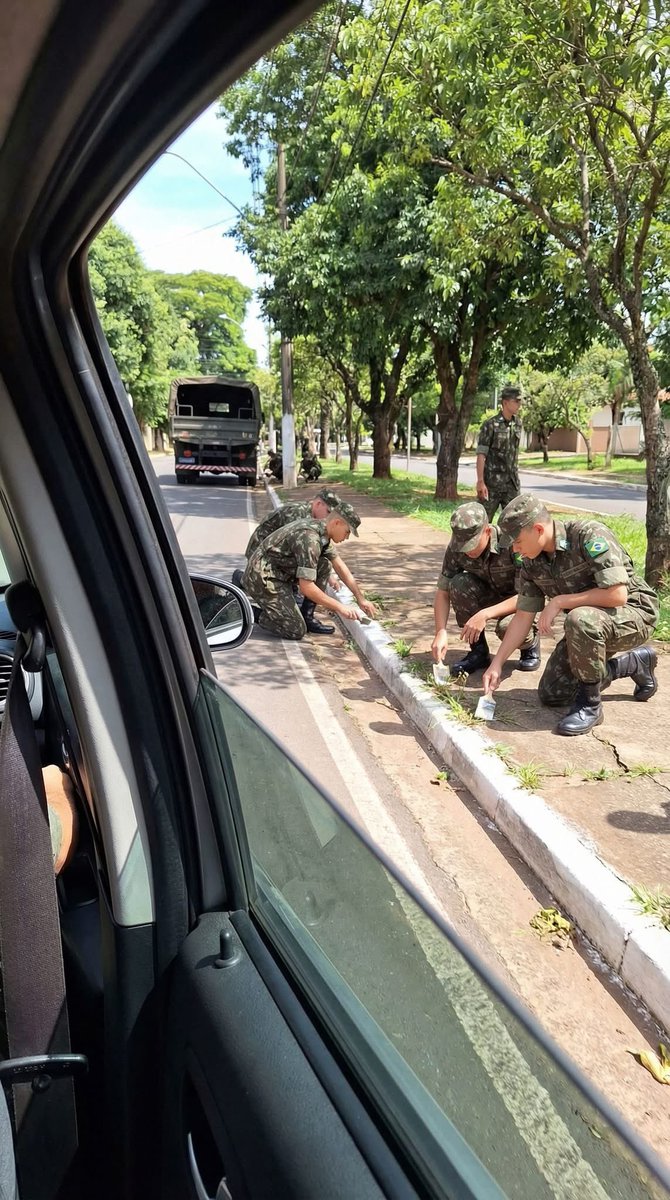 FIGHTZINCLUB's tweet photo. *Judiciário rasgando a constituição*

Exército Brasileiro: https://t.co/XEac2yTwxZ