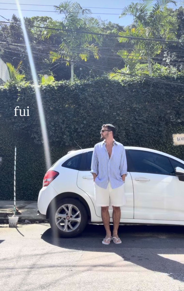 coracaoabatucar's tweet photo. imagina o boy indo te buscar pra um date e quando vc abre a porta ele tá assim do outro lado da rua te esperando 😮‍💨 https://t.co/u7LzuIN3cy