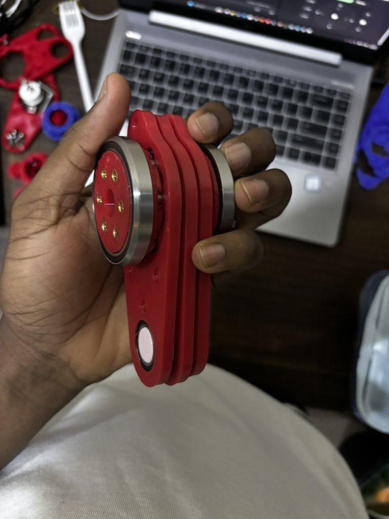 CharisOyerinde's tweet photo. 3 phase cyclodial drive inspired by MishinMachine on YT https://t.co/Z8fbkPOBLK