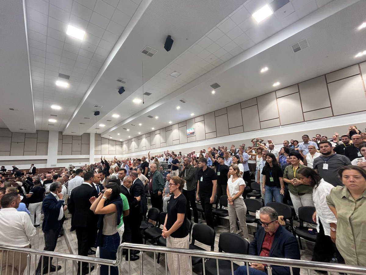 __Selvi_'s tweet photo. İBB DAVASINDA ARA KARAR: 2 SANIK TAHLİYE EDİLDİ
Ekrem İmamoğlu ile çok sayıda İBB bürokratının yargılandığı davada, duruşma savcısı tüm tutuklu sanıkların tutukluluk hallerinin devamını talep etti.
Savcılık mütalaasının ardından mahkeme heyeti ara kararını açıkladı. Heyet, Ali Rıza Akyüz ve Serkan Öztürk’ün tahliyesine, diğer tutuklu sanıkların ise tutukluluk hallerinin devamına karar verdi.
Mahkemenin ara kararının açıklanmasının ardından duruşmaya devam edildi.
