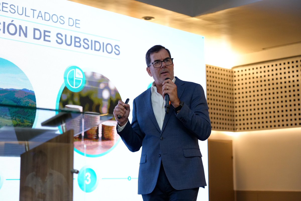 BanEcuadorBP's tweet photo. @eduardopenah, presidente del Directorio de @BanEcuadorBP, presentó las líneas de crédito disponibles para el sector minero y las alternativas de financiamiento disponibles para la provincia. https://t.co/tmbTVU65aY