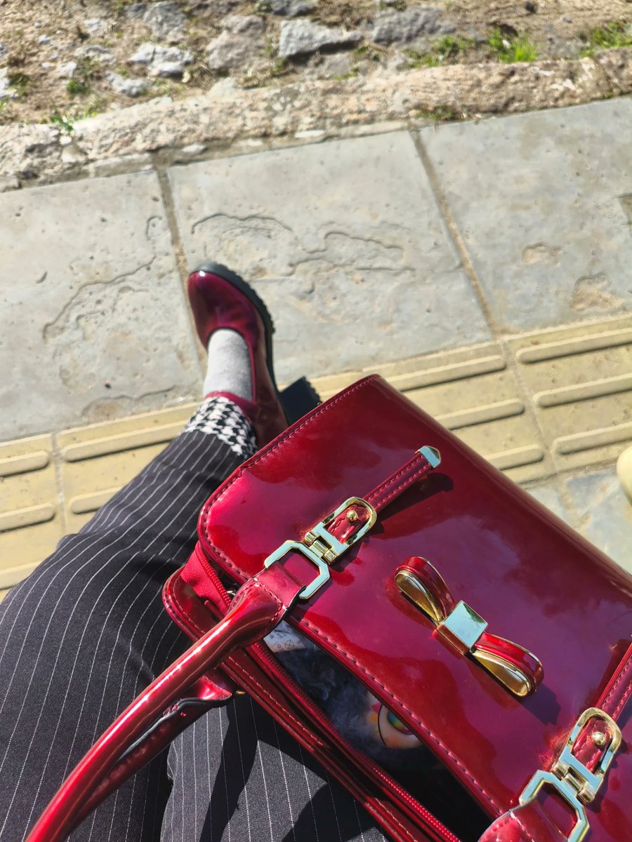 panikoner's tweet photo. Presenç: presence, impact, and connection in one word. https://t.co/4FTtWeYth3