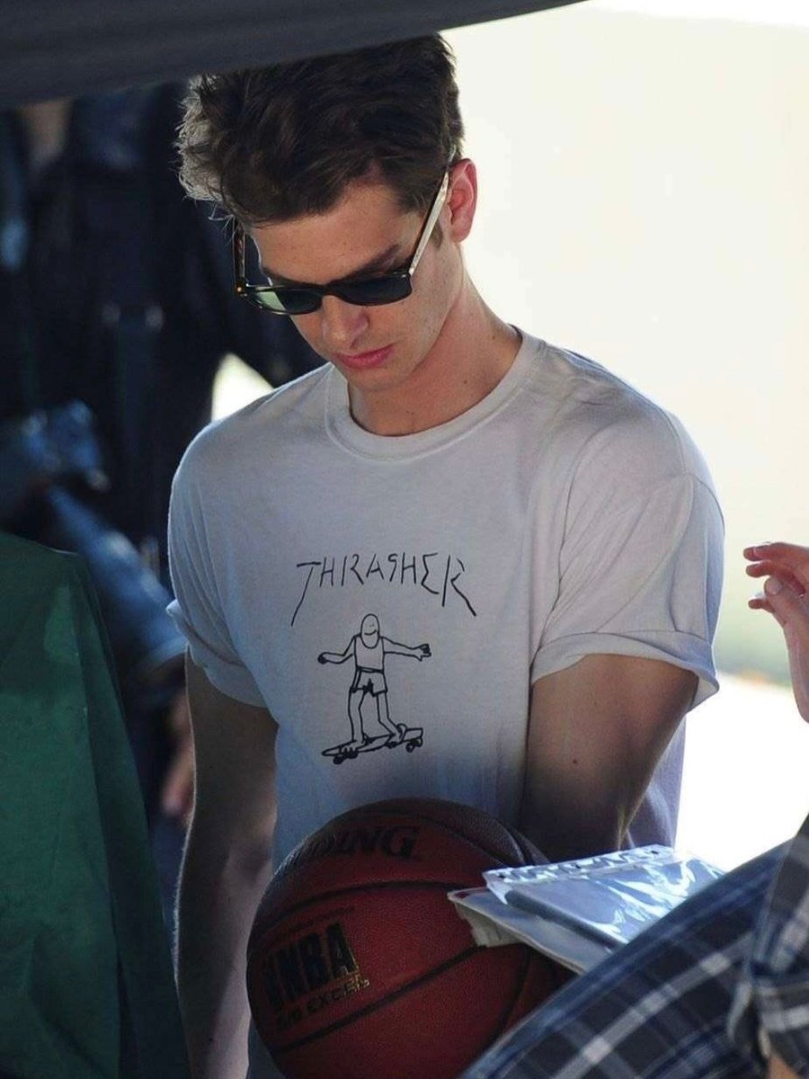 TheVsk_'s tweet photo. Andrew Garfield on set for The Amazing Spider-Man https://t.co/EgSGdUCb3W