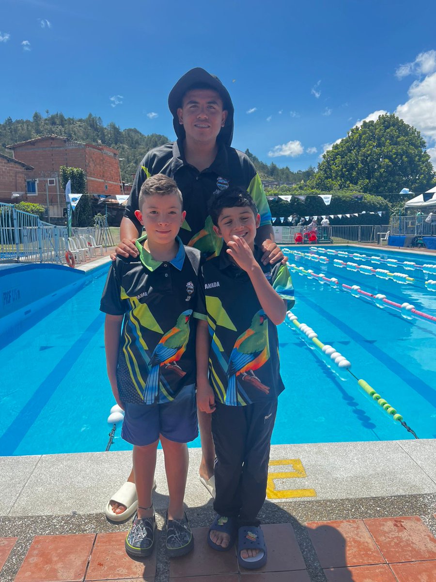Granada_Stereo's tweet photo. El equipo de Natación que representa a Granada, está en el municipio del Retiro en los Juegos Escolares. 

Destacamos a Manuel José y Juan Pablo que lograron la clasificación al departamental que se realizarán en Carepa. 

Felicitaciones. https://t.co/ZR1kOEfOmZ