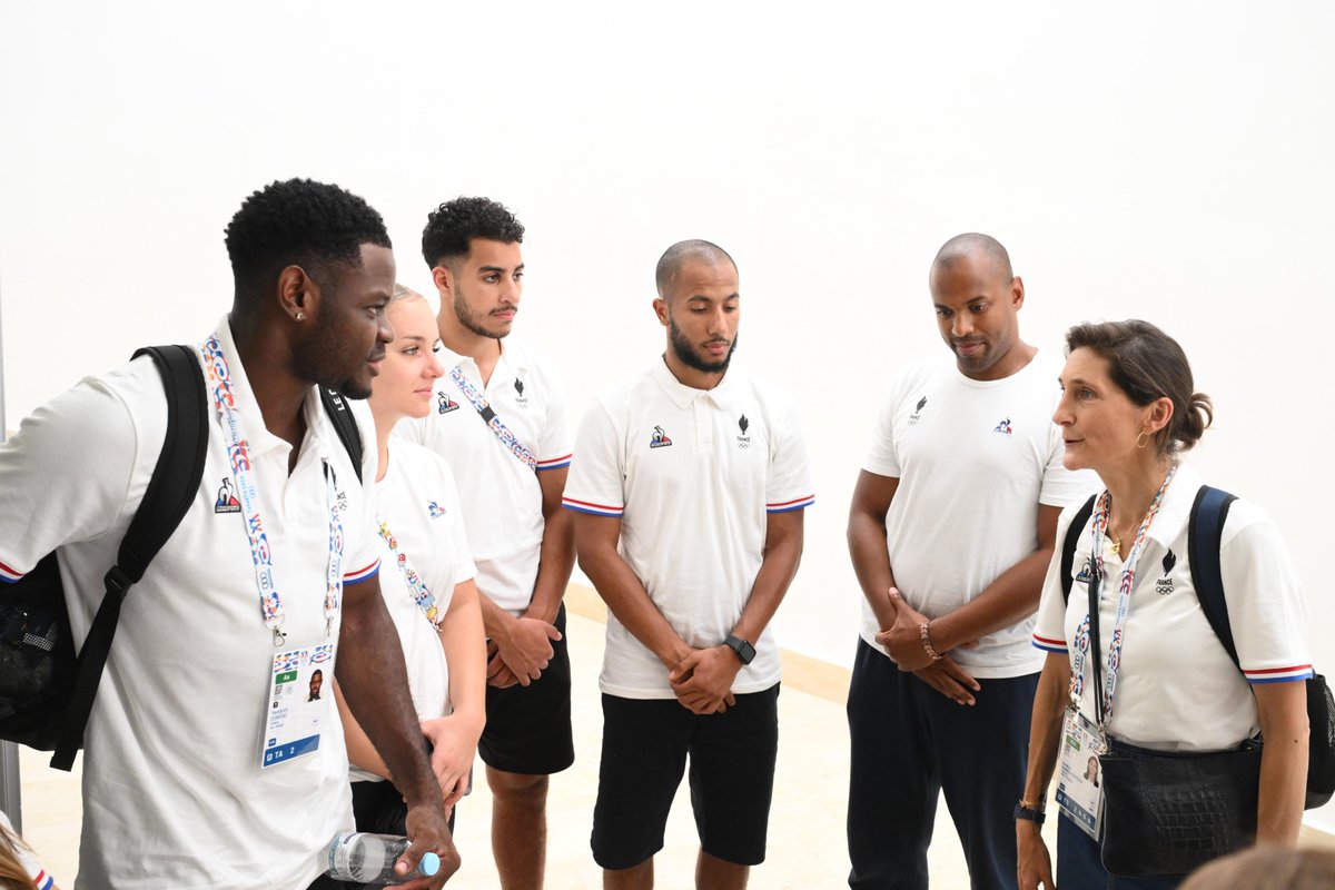 FranceOlympique's tweet photo. [#Taranto2026]
Aujourd'hui, la présidente du #CNOSF, @AOC1978, était aux côtés des équipes de France de karaté, de tennis de table et d'athlétisme engagées aux Jeux Méditerranéens de Tarente 2026.

L'occasion de mesurer le potentiel de la délégation tricolore, dans cette compétition bien organisée et de célébrer de belles médailles ! Allez les bleus ! 🇫🇷
