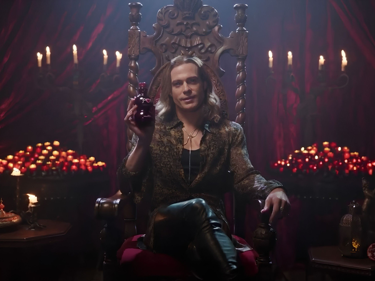 Ellnotwit's tweet photo. @JessicaBoddy Got that Lestat vibe https://t.co/XxzMHTXdVz
