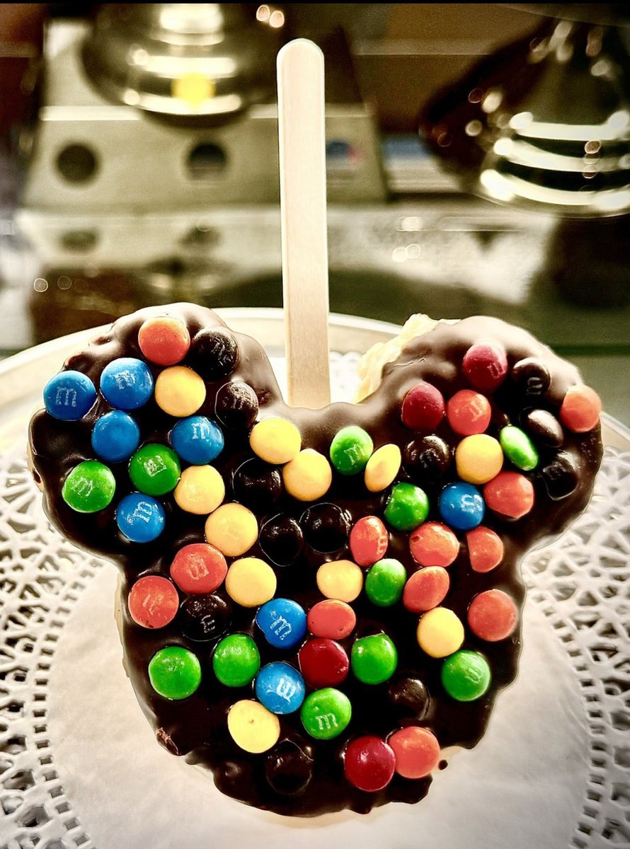 tbenderphoto1's tweet photo. 🫐:/#Disney has what the people want!More variety of their #Mickey-inspired sweet tooth eats! It’s a #RiceKrispy treat #MickeyMouse head covered in #Chocolate and M&amp;Ms. Sooooo Good!
@WaltDisneyWorld @dolewhipwishes @WDWdrunktrooper @SRQExperience @scottwalker88 @WDWNT @kkuizon https://t.co/RX7wAAD0oJ