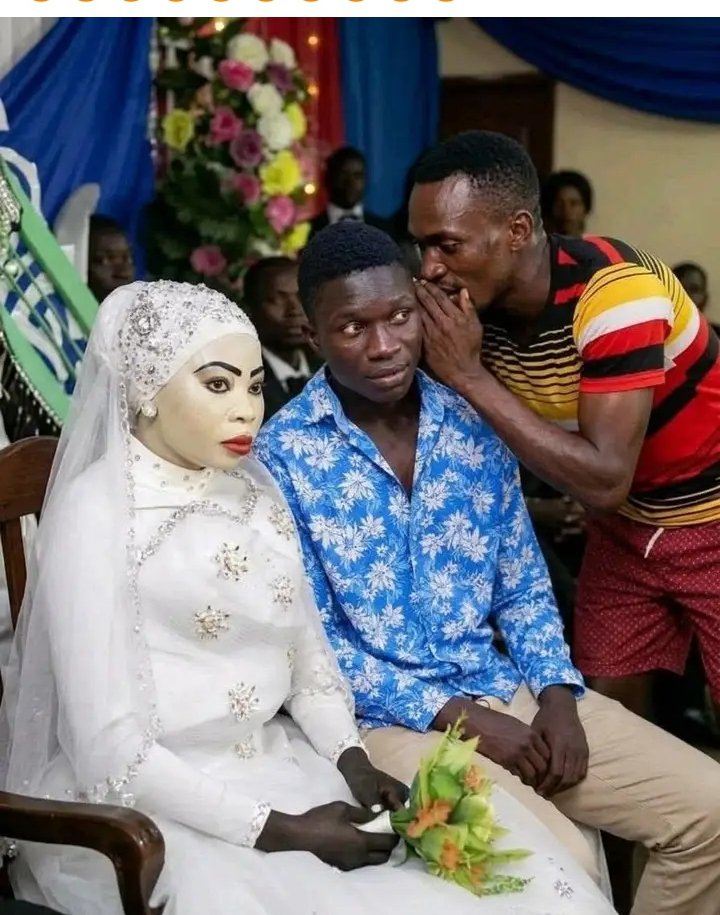 DabuunaConsy's tweet photo. What is going on here...... https://t.co/LcqIQG6BMd