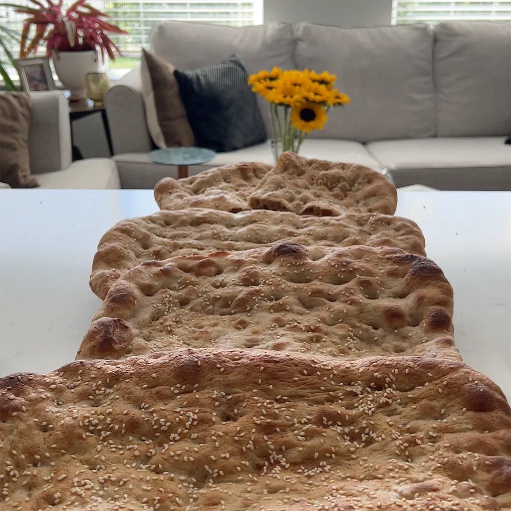 nichtszusehenn's tweet photo. تو دنیای ایدهآل و بدون آخوند، فلت برد های آرتیزان خمیرترش این شکلین.
#realbread
#sourdough
#23Cafe https://t.co/Jce4HwK0wL