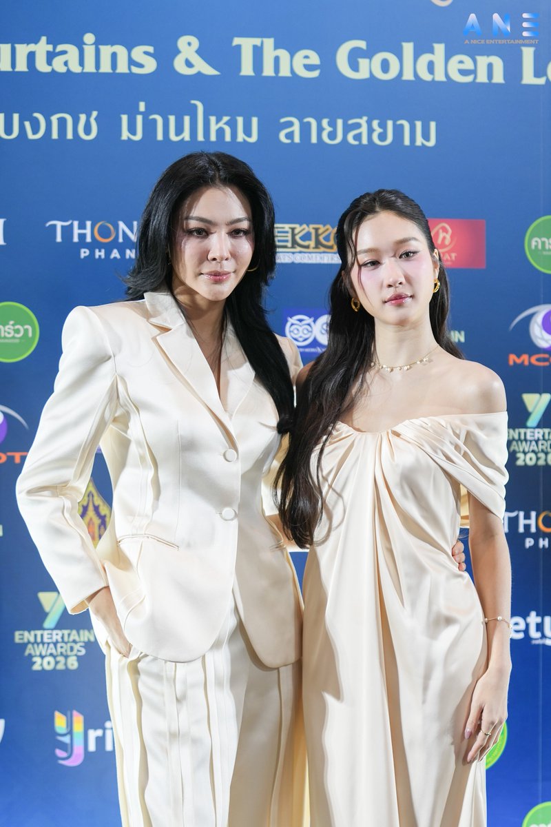 ANiceEnt's tweet photo. "ฝ้าย พีรญา - อะตอม ปริยะ" ร่วมเดินพรม ในงานประกาศรางวัล “Y Entertain Awards 2026”

#FayeAtom #FayePeraya #AtomPariya
#YEntertainAwards2026
#MCOT #ช่อง9กด30 https://t.co/bokNcYN4r1