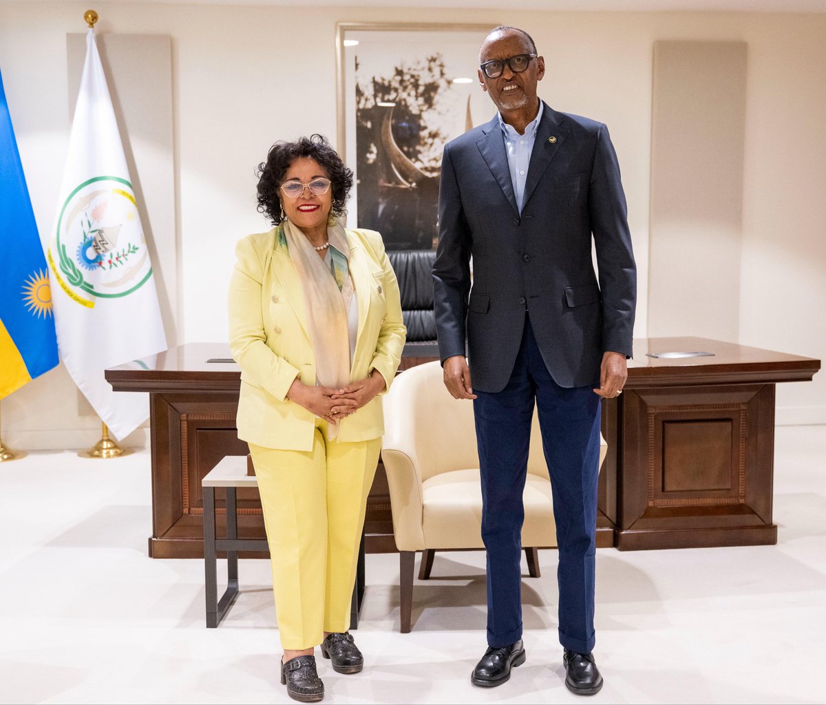UrugwiroVillage's tweet photo. On the sidelines of the Africa Food Systems Forum, President Kagame held meetings with Dr. Gérardine Mukeshimana, Vice President of IFAD, and Ms. Nardos Bekele-Thomas, CEO of AUDA-NEPAD.

Their discussions focused on strengthening partnerships to advance Africa’s agricultural transformation, food security and resilience.