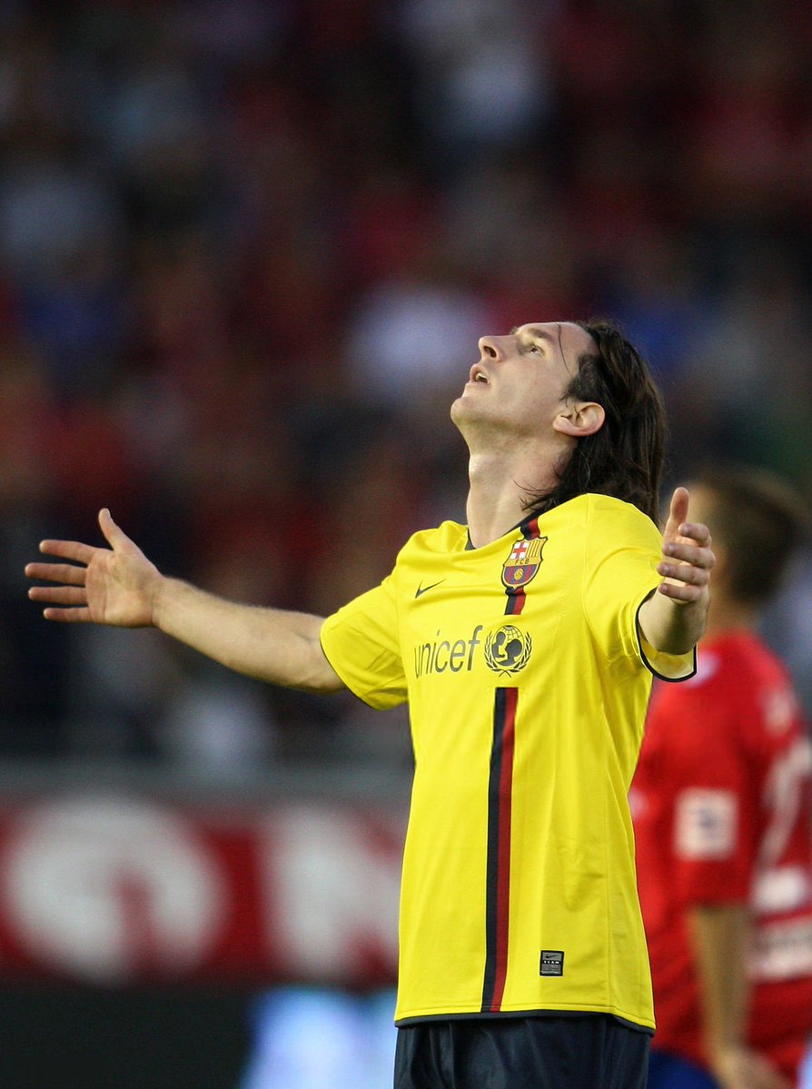 sozirv's tweet photo. Messi’s last game with long hair , 31/08/2008 . https://t.co/Upoakn53gG