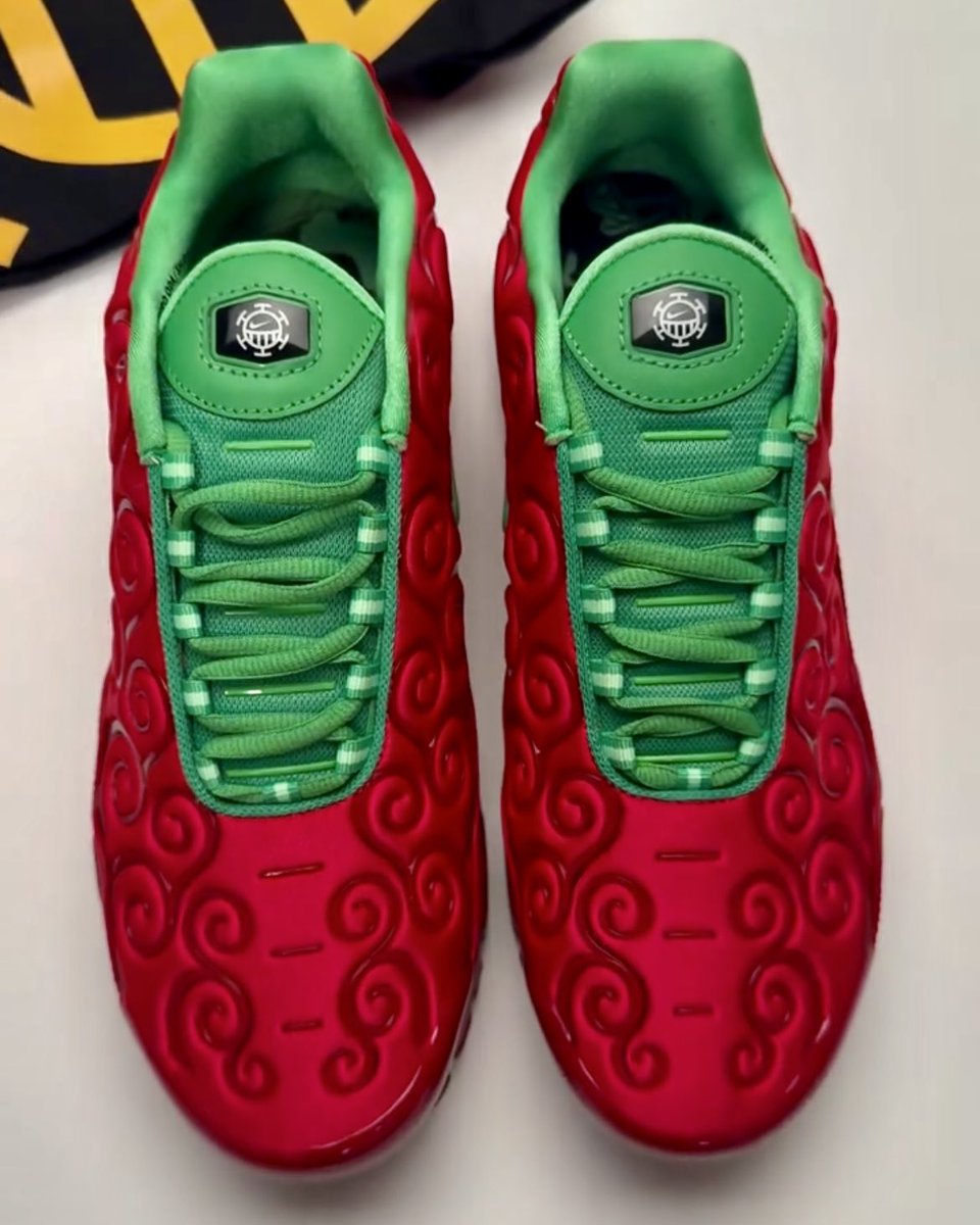 MontCorvo_Off's tweet photo. UNBOXING: One Piece x Nike Air Max Plus "Ope Ope" 🍓🏴‍☠️ https://t.co/cPd1NjUTLK