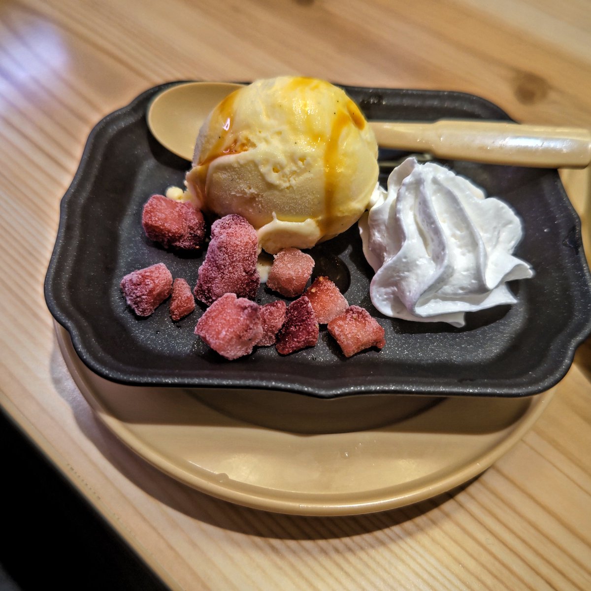 nog12451's tweet photo. 帰省した長女のリクエストに応え
先日の晩飯は
回転寿司最大手『＃スシロー』さん

長女は
飲むバニラッぺ
北海道ミルクレープメルバ
をオーダー

親父は
クラシックプリン
たぶん…何たらアイス
をオーダー

デザートまで楽しませてくれる回転寿司
それがスシローだ

＃スシローマスター に俺はなる！ https://t.co/Pm5V1EXh0I