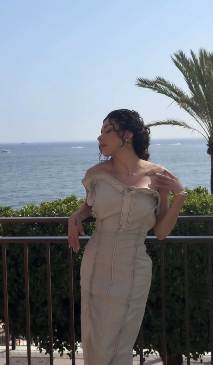 raulgtzoficial's tweet photo. ✨Así luce @realkarime guaperrima y espectacular desde 🌴Marbella, España donde esta tarde se llevan acabo los Premios Juventud! 💥 https://t.co/r0SsuDFW1Y