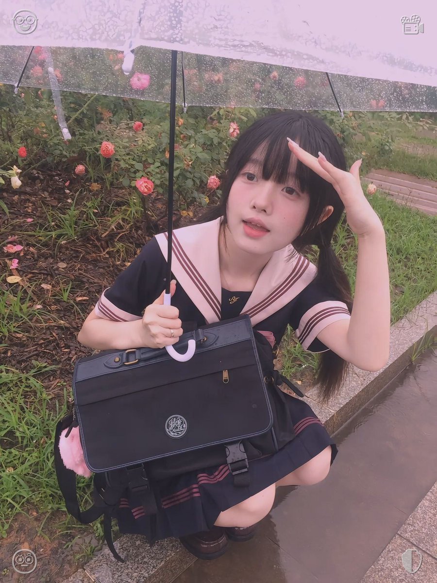 Memy_Cristini's tweet photo. 🦥Tidying up for the New Year, with the Christmas tree already set up. The following morning, Lila pays another visit, this time holding a tiny pouch of daisy seeds. “My mother mentioned these would thrive in your garden,” she tells Clara, passing the pouch over. “If you’d l https://t.co/wnN8qz2P78