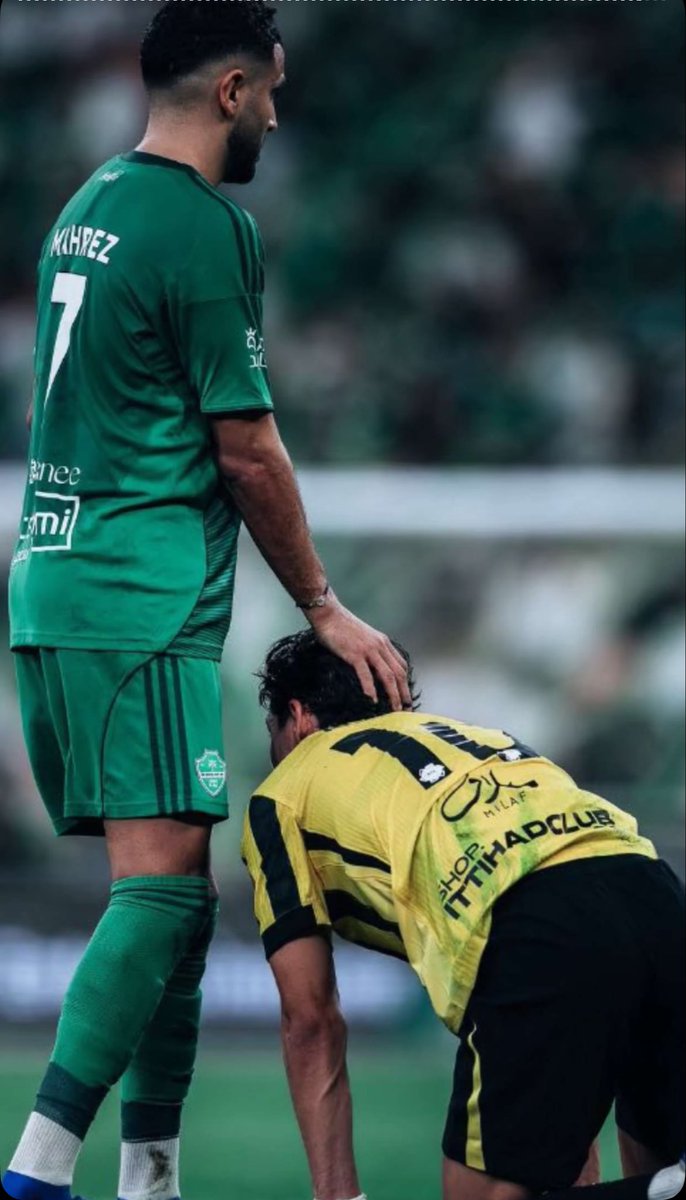 Fa5er199's tweet photo. @Mahrez22 back For Al Ahly Club 💔💚 https://t.co/j3eHwyyxAh