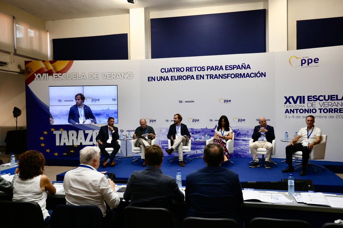 borjagimenezl's tweet photo. 🔑🏠 La vivienda es uno de los grandes retos de los españoles y europeos.

❌🥀 No necesitamos recetas fallidas y medidas intervencionistas como las del Gobierno de Sánchez. 

Necesitamos medidas que aumenten la oferta, apoyen la demanda y pongan el foco en familias y jóvenes.

📍 𝐗𝐕𝐈𝐈 𝐄𝐬𝐜𝐮𝐞𝐥𝐚 𝐝𝐞 𝐕𝐞𝐫𝐚𝐧𝐨 “𝐀𝐧𝐭𝐨𝐧𝐢𝐨 𝐓𝐨𝐫𝐫𝐞𝐬” - @pparagon & @ppeuropeoo