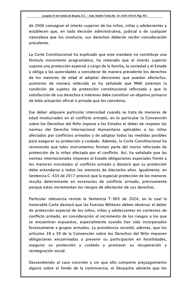 ELTIEMPO's tweet photo. 🔴 Un juzgado de Bogotá puso un límite provisional a las operaciones aéreas ofensivas (bombardeos) contra los grupos armados. 

La orden obliga al Gobierno y a las Fuerzas Militares a abstenerse de ejecutar ataques sobre objetivos cuando exista información cierta, objetiva o razonablemente verificable de que allí permanecen niños, niñas o adolescentes reclutados o utilizados por estructuras ilegales 🔽