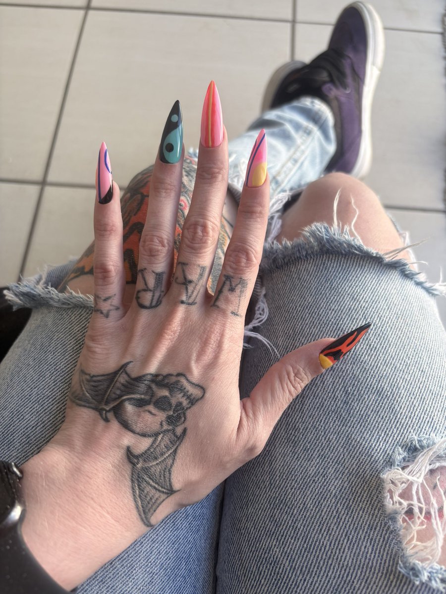 brun_a7x's tweet photo. unhas STATICA prontas pro rock in rio 🇧🇷🖤🇧🇷
@TheOfficialA7X @shadows_eth https://t.co/ObkyU0B1FP