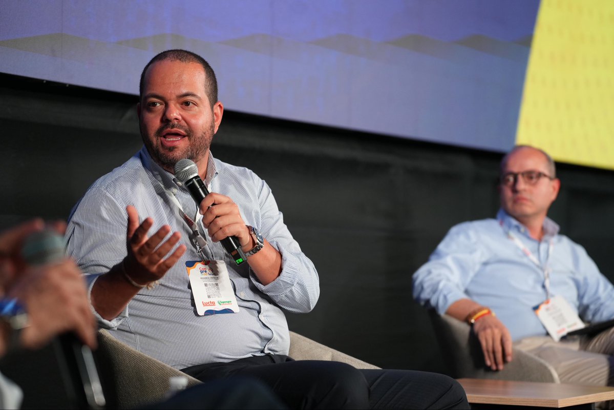 FenaviColombia's tweet photo. ¡Así iniciamos el último día del XXII Congreso Fenavi 2026!

La mañana comenzó con conversaciones sobre innovación, liderazgo y transformación en la era exponencial, el impacto de la inteligencia artificial en el talento humano, sanidad y el papel de las nuevas generaciones en el futuro de la avicultura colombiana.

Seguimos compartiendo conocimiento, generando conexiones y mirando hacia lo que viene para el sector.

¡Vamos por un gran último día de Congreso!

#AviculturaInnovadora