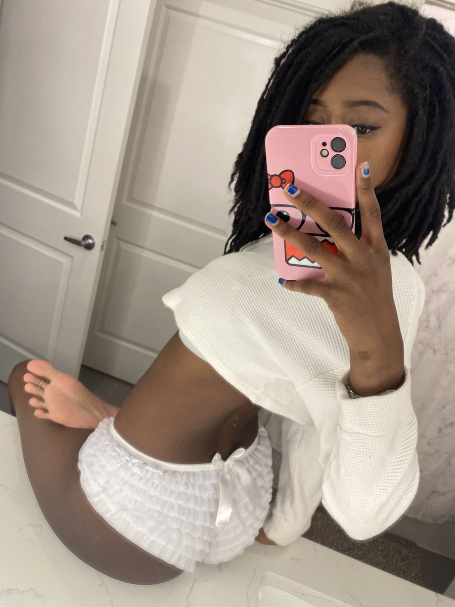 hanabsz's tweet photo. worship my feet loser https://t.co/ZuRtJ8RXkv