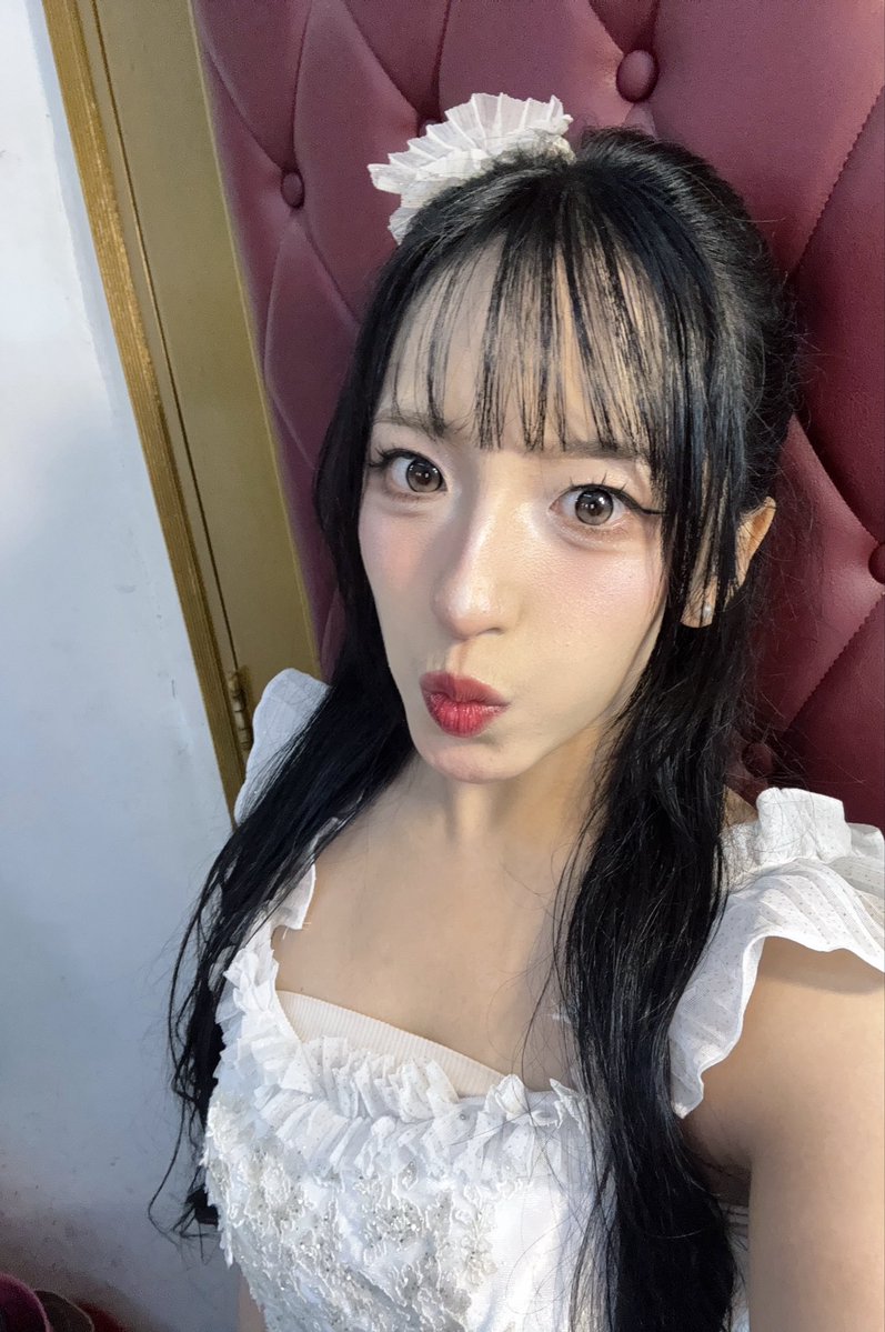 Daisy_JKT48's tweet photo. terima kasih buat ramuneeee💙🩷 https://t.co/taPX7rjQ2Y