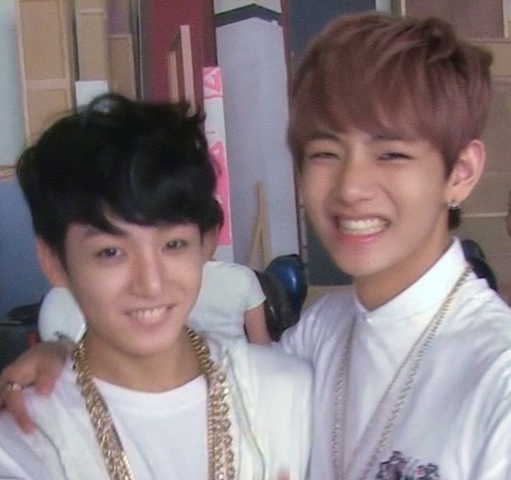goop_zzz's tweet photo. @tetekoofm WE LOVE YOU TAEHYUNG 
WE LOVE YOU JUNGKOOK 
WE LOVE YOU TAEKOOK
#15YearsWithTaeKook

Keep shining bright as you already are tetegugu https://t.co/ftfqdkuivY