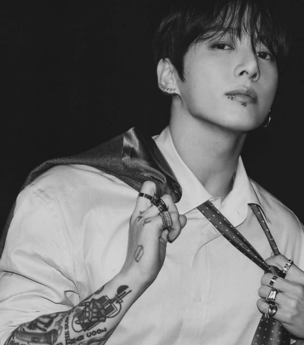 obssiom's tweet photo. ㅤㅤ𝗘R𝗞RA𝗡  𝖽'   1'95   ❪ capricornio ❫        ᜴      ㅤ𝖨𝖭𝖵𝖤𝖲𝖳𝖨𝖦𝖠𝖣𝖮𝖱   ㅤㅤꜤㅤㅤㅤㅤ#𝗉𝖺𝗌𝗌         . https://t.co/7NfxHocbKF