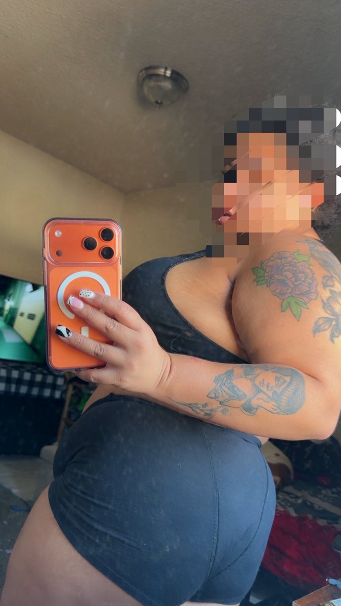 amijenaee's tweet photo. am i thicc or fat? https://t.co/k4ets5fvF6