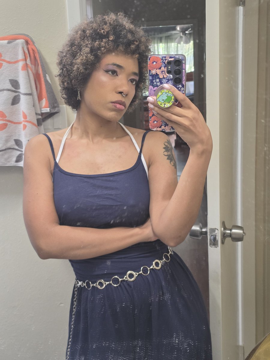 PinkkTiime's tweet photo. Pink or blue? 🤔 
#afrolatina https://t.co/kaZhubZjhi