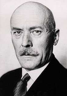 URDailyHistory's tweet photo. 10 Sept 1939: Soviet Foreign Minister Vyacheslav #Molotov replies to the German #ambassador in Moscow, Count Friedrich Werner von Schulenburg, telling him that the #Soviets would soon invade eastern #Poland under the false pretext of giving protection to the Ukrainians and Belorussians who lived there. Schulenberg had told Molotov on September 3 that Germany would continue to take action against Polish troops even if they were in #Polish territory that was in the Soviet sphere of influence. Germany had invaded Poland on September 1. #History #OTD #ad https://t.co/2wlcd1RjNh