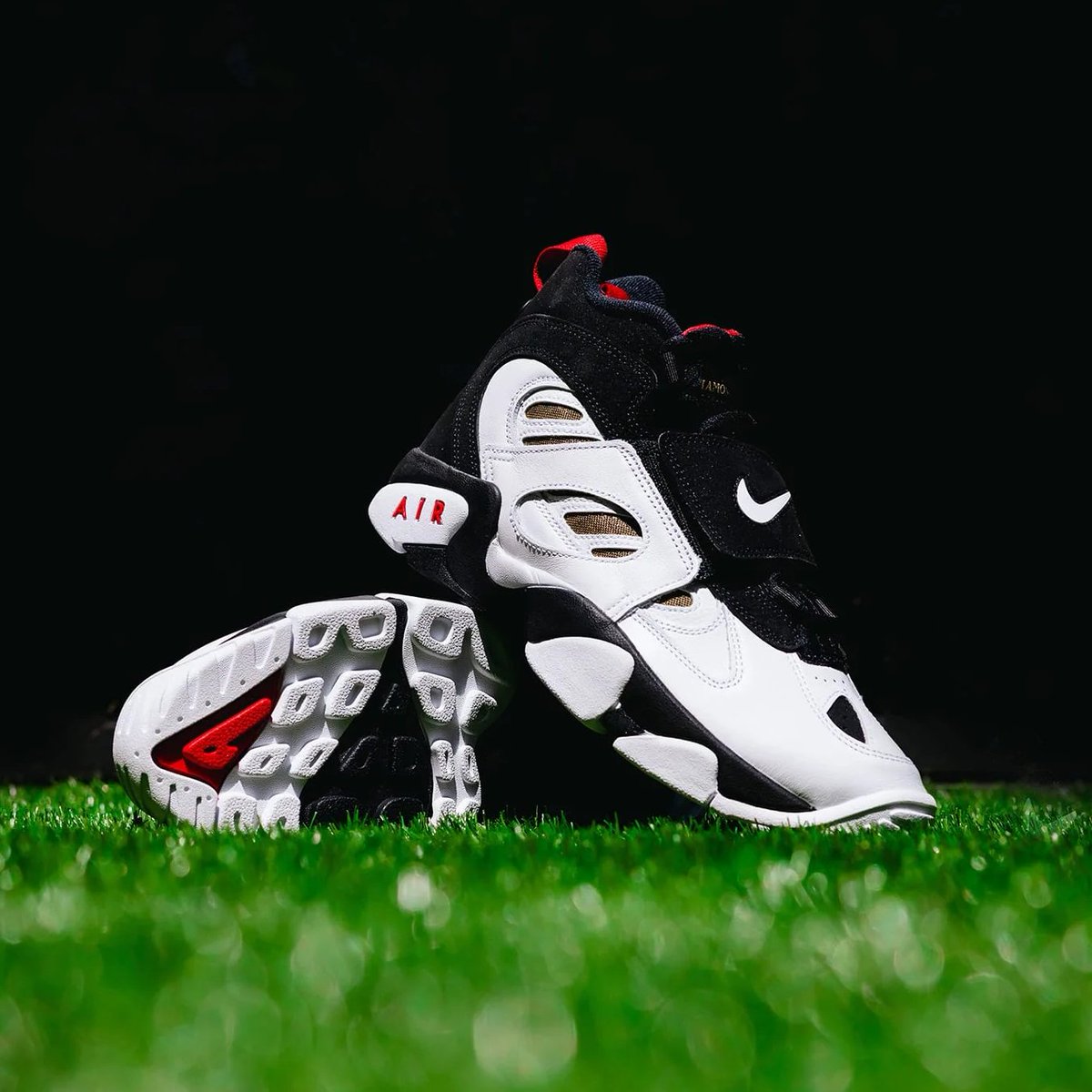 snkr_twitr's tweet photo. AD: Nike Air Diamond Turf II '49ers' drops tomorrow at 7am PT/10am ET

- Men
Champs https://t.co/KPMjog4WMT
Footlocker https://t.co/0b2vwqMHiK
Nike US https://t.co/GsF2EWq1fZ
Finishline https://t.co/7CYcC3YoV5
JDsports https://t.co/pFkAJsMNZg
Hibbett https://t.co/wln64xwlRp
SnipesUSA https://t.co/jbbqWDq8ah
Shiekh https://t.co/a6F8DQOpII
DTLR https://t.co/tpamBPvJtZ
Shoe Palace https://t.co/Y5hu6m6K2J
SNK https://t.co/4w5d3bfiEk

- GS
Footlocker https://t.co/hCzxtaCEbE
Kids Footlocker https://t.co/7XNgqMUM7j
Champs https://t.co/yc0MqIURQf
Finishline https://t.co/XV8teiiQDX
JDsports https://t.co/X9tlUPpXSe
Nike US https://t.co/h3tIGIgetZ
Hibbett https://t.co/6uKkdGNHis
SnipesUSA https://t.co/1MhSBshoHv
Shiekh https://t.co/PnkCkZtPei
DTLR https://t.co/GnaIxQNKbc
Shoe Palace https://t.co/Jegdi0GXao