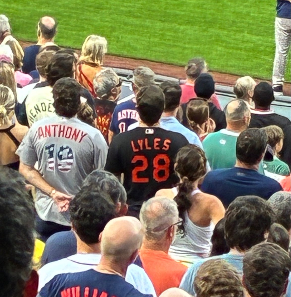 jcalvinmeyer's tweet photo. A ball-knower is sitting behind the 3B dugout at Camden Yards tonight https://t.co/GhmrhUaRTw