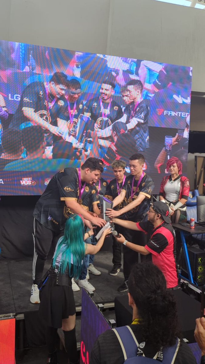 Challenq1's tweet photo. Una experiencia muy bonita volver a ganar la @LGAplay  por segunda vez, esta vez junto a @ascendentesport

Gracias a todos por el apoyo de siempre. Voy a empezar a estar mucho más activo por aquí 

Ahora vamos por la tercera @VeGameShow. 👀🏆 https://t.co/y9jGPy0shU