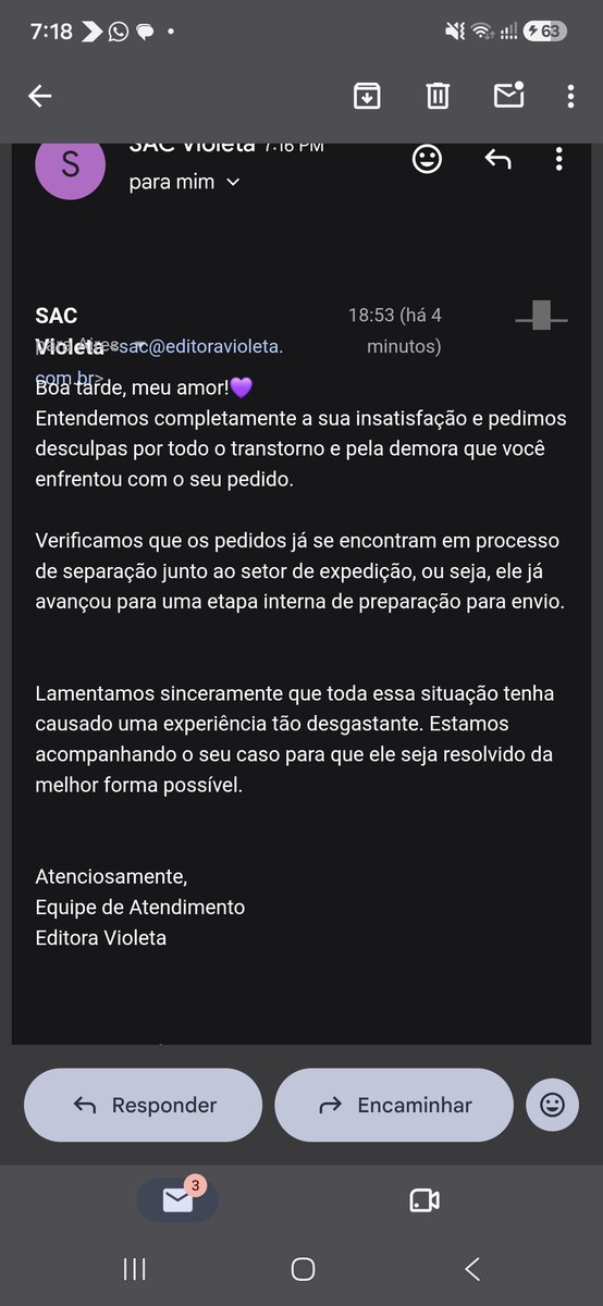Mikaaslv's tweet photo. EU NÃO AGUENTO MAAAAAAIS, toda vez é a mesma coisas, mano que ódio dessa editora, só quero meus livros violeta https://t.co/0RjNotIiWI