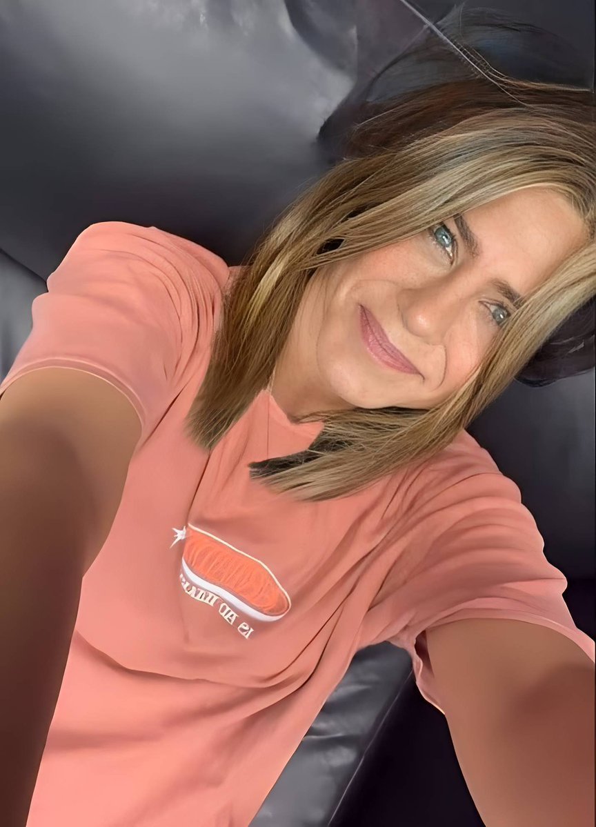 Jennifernis458's tweet photo. I just wish we can have lunch or dinner together like a date 🥰❤️‍🔥
#jenniferaniston https://t.co/yzP5H2KBkp